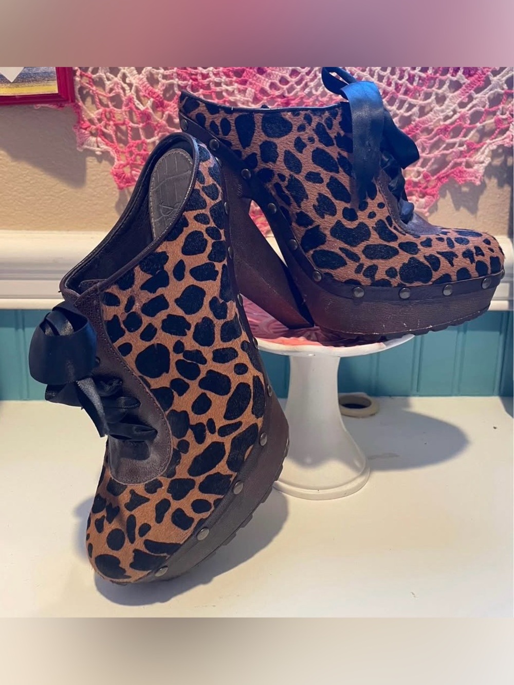 Vintage Y2K Sam Edelman Ribbon Lace Leopard Pony Hair 
Studded Clogs
Sz 7